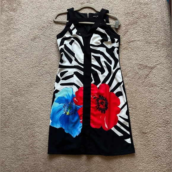 Samuel Dong Black and White Dress with flower design Size XS - Picture 1 of 2